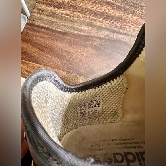 Adidas NMD R1 Sneakers in Wonder white/grey Women’s size 8 - Picture 6 of 9